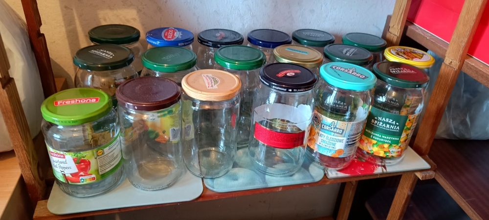 Słoiki szklane o różnej pojemności