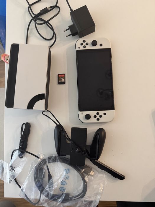 Nintendo Switch OLED + gra The Legend of Zelda