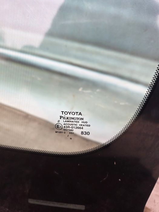 Лобове скло повний підігрів на Toyota Highlander 20-25 року