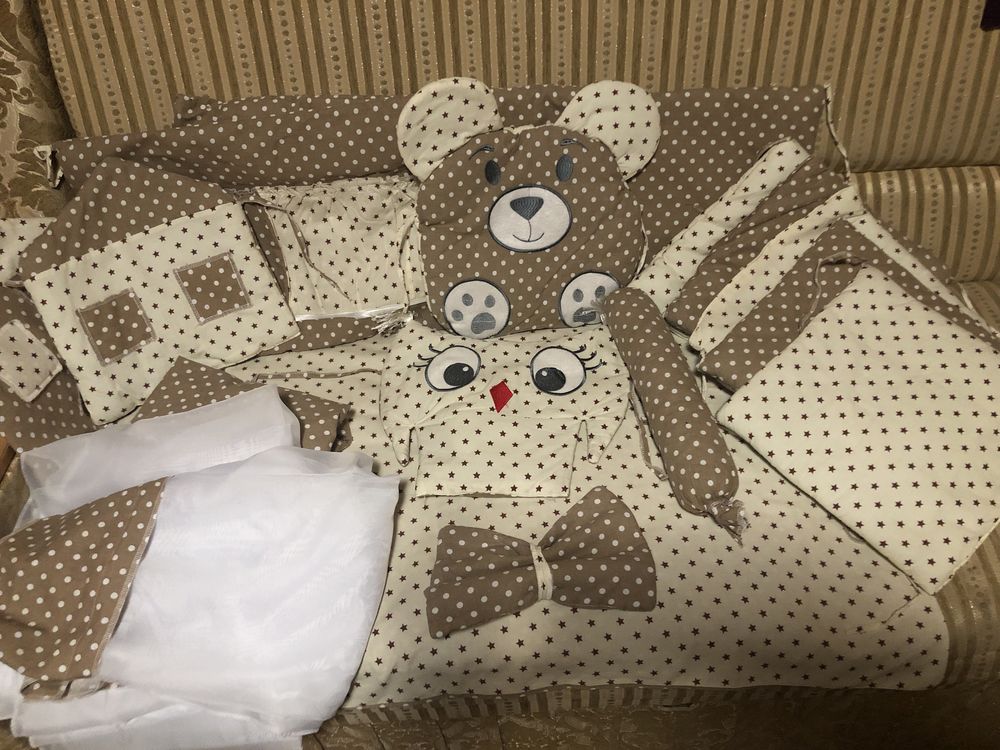Балдахін з спальним набором для дитячого ліжечка