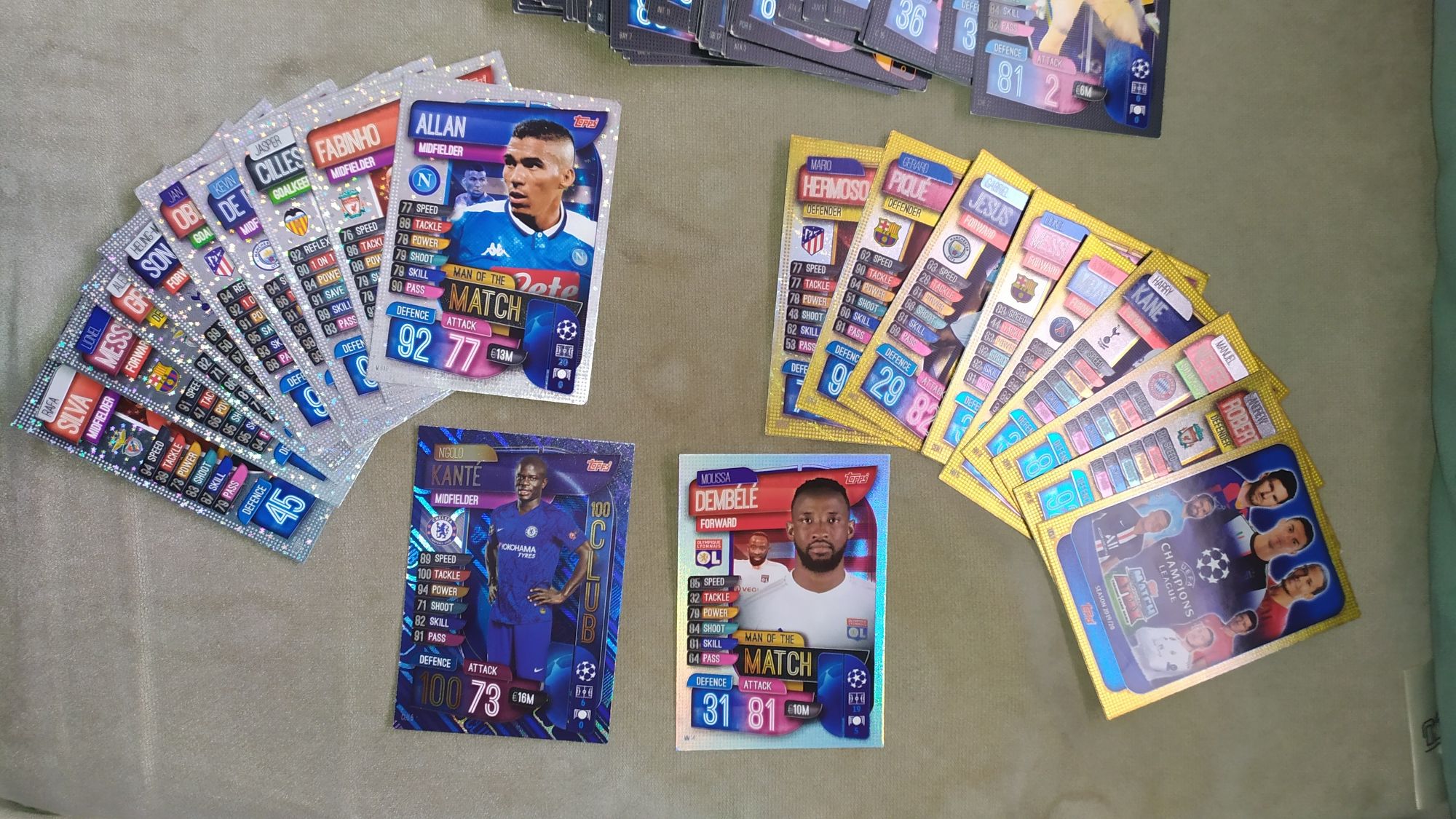 Caixa com 145 cartas MATCH ATTAX super Boost strikers season 2019/20