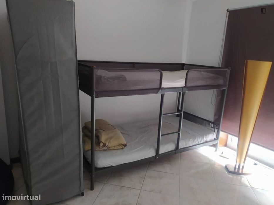 Quarto - localizado em Guimaraes