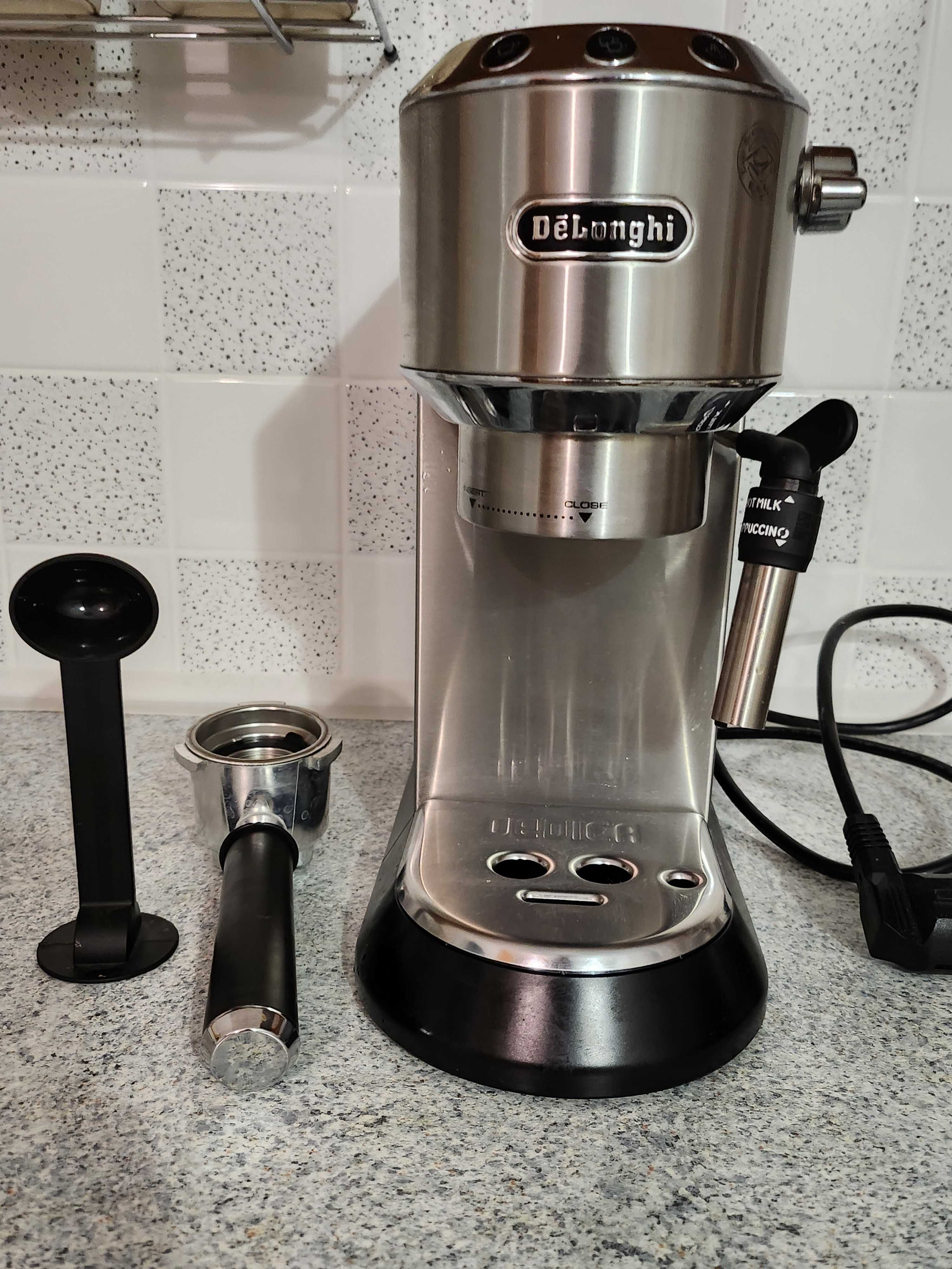 Кавоварка рожкова Delonghi EC 685