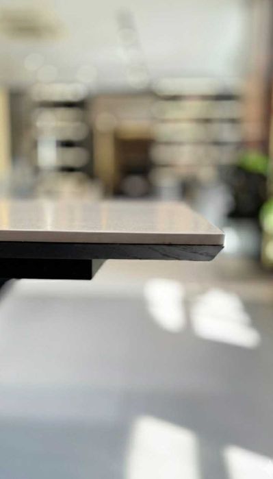 Ekskluzywny stół z ekspozycji —  podstawa V, dąb czekolada, spiek