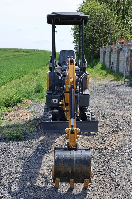 Minikoparka APS OKW 17 gąsienice 1,5 tony moc 18.5 Kw WYPRZEDAŻ 2024