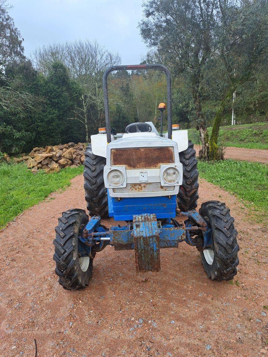 Trator mitsubishi 4x4 40 cv