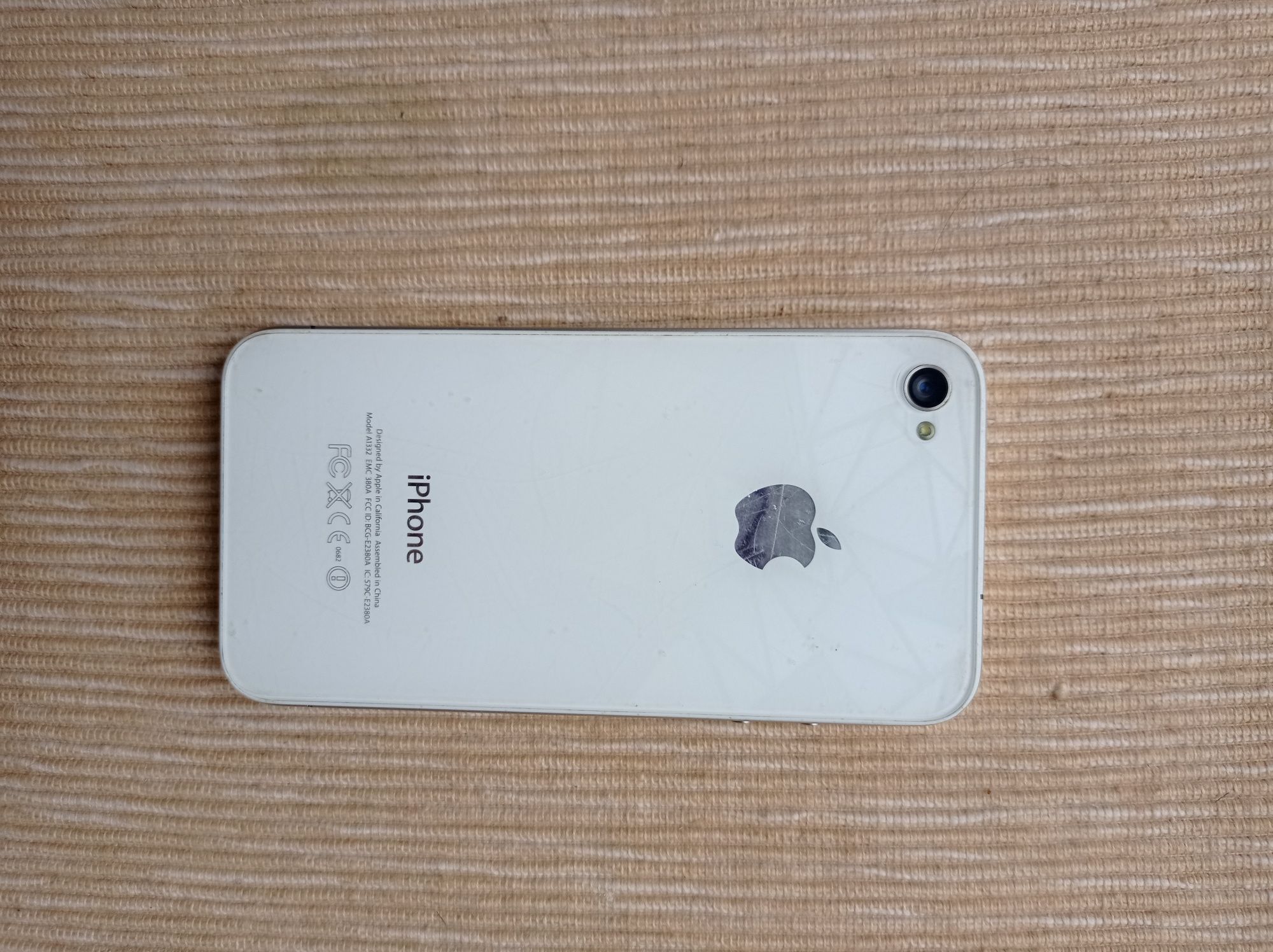 iPhone 4 белый A1332