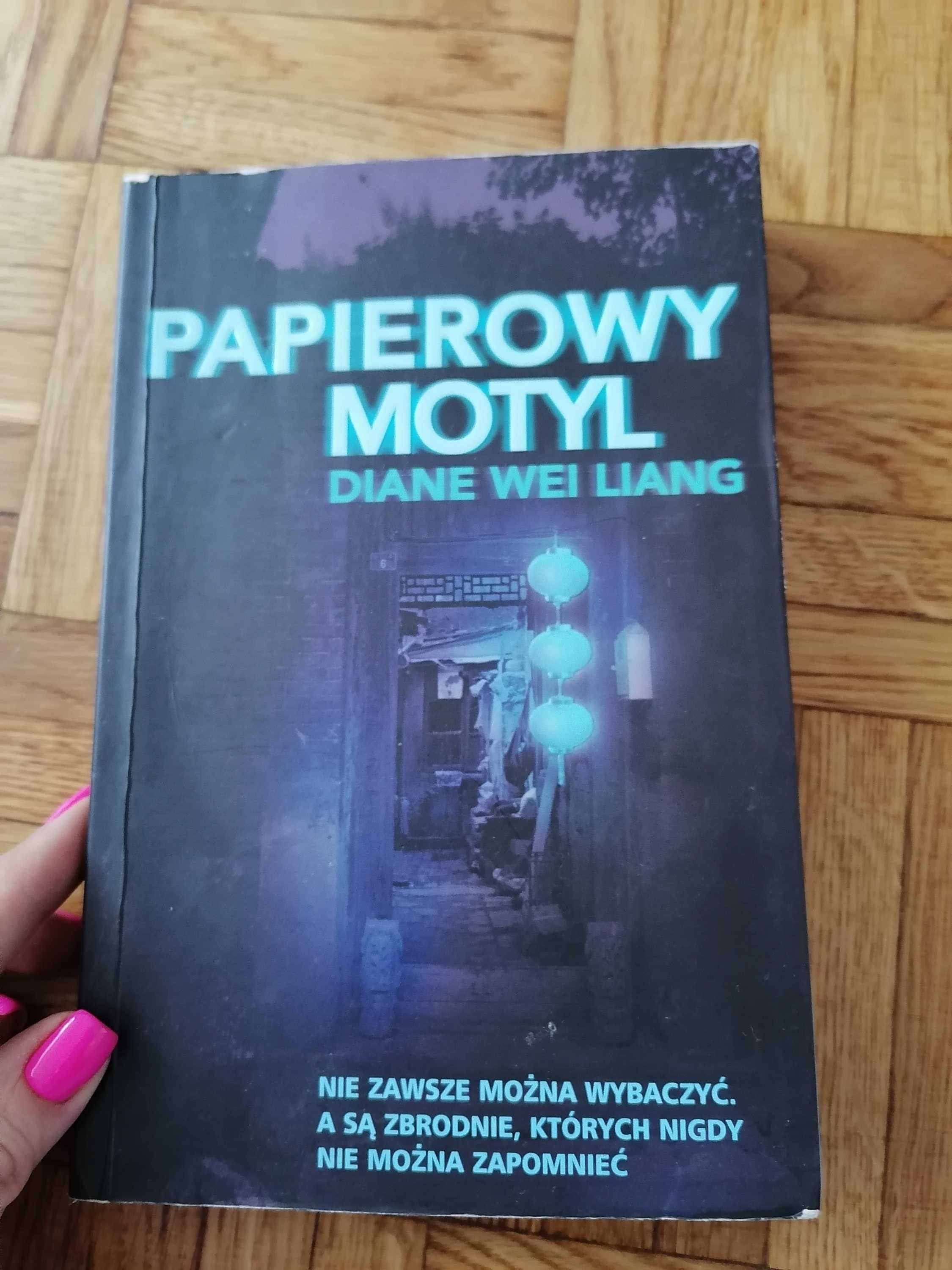 Książka "Papierowy motyl"