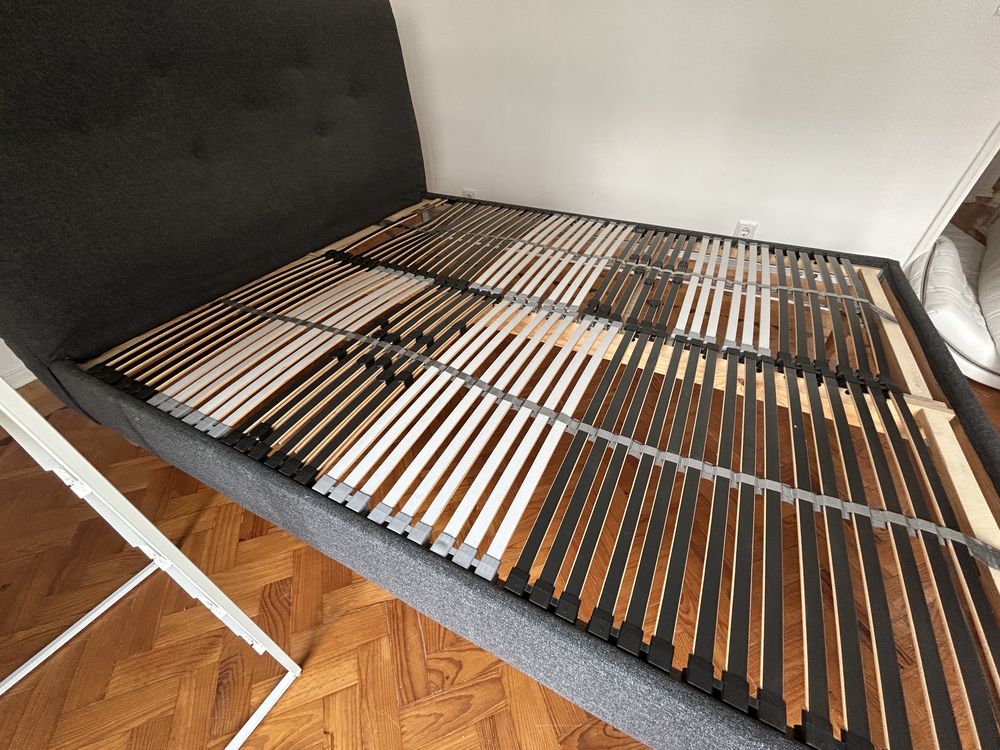 Cama Ikea com estrados e colchoes