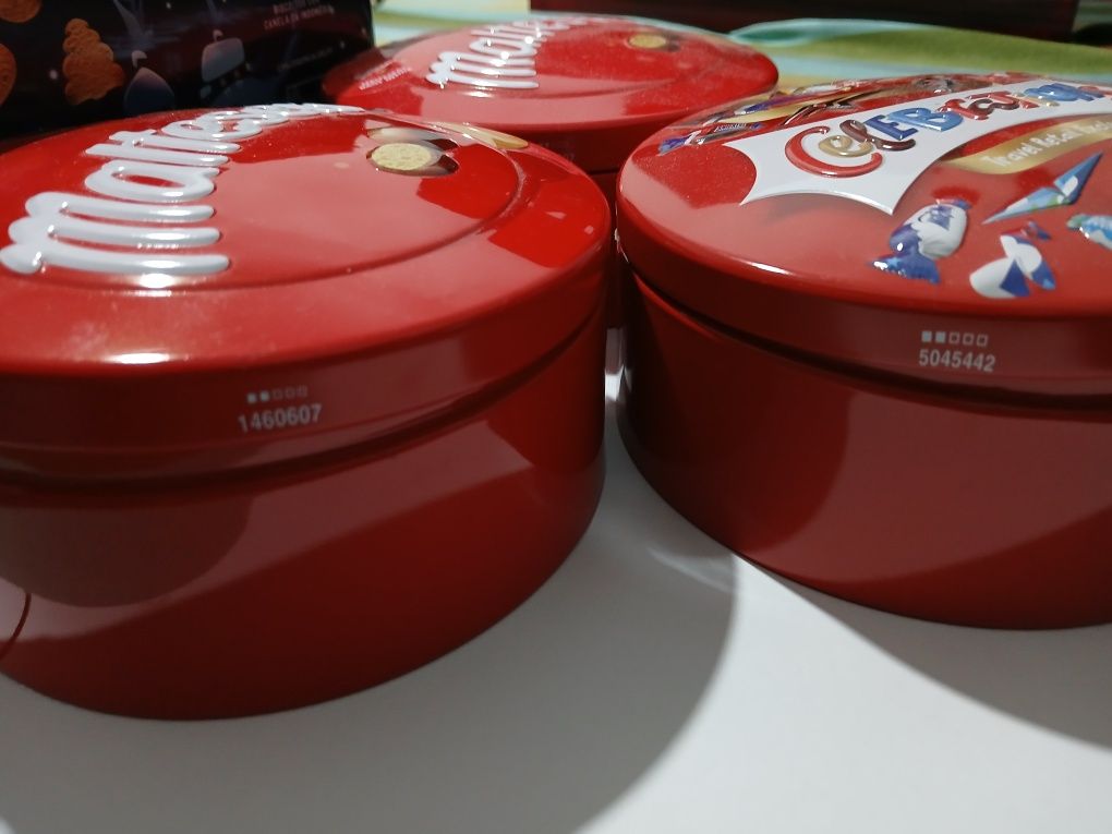 Caixas metal chocolates 1€