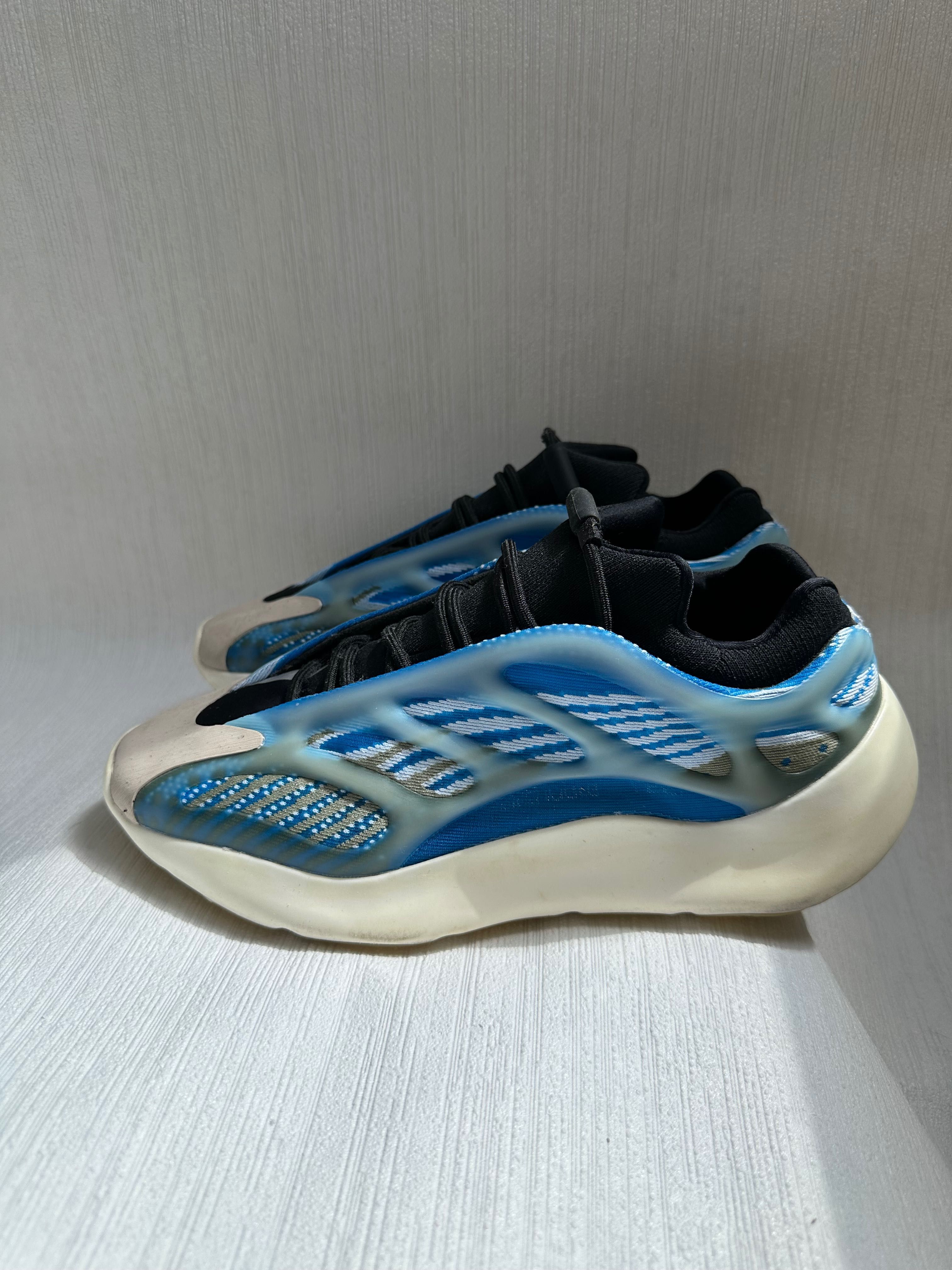 Оригінальні кросівки adidas yeezy 700 v3 Arzareth