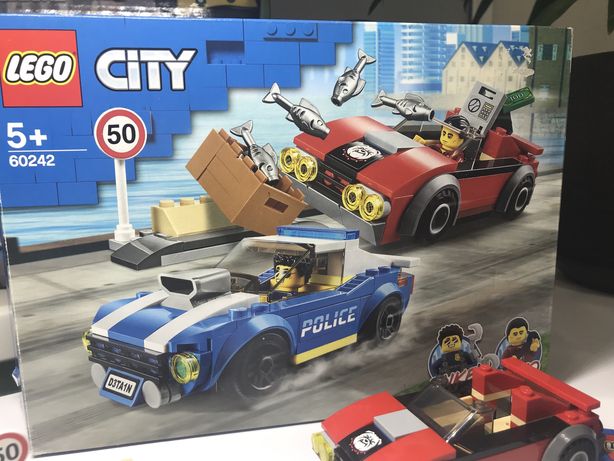 Конструктор LEGO City Police Арест на шоссе 185 деталей