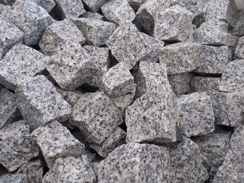 Krawężnik granitowy jasnoszary (obrzeża, kostka, oporniki)