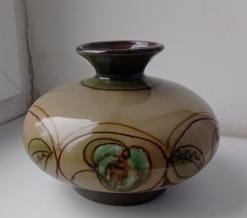 Ваза керамічна часів срср.  Клеймо  ЛКСФ.