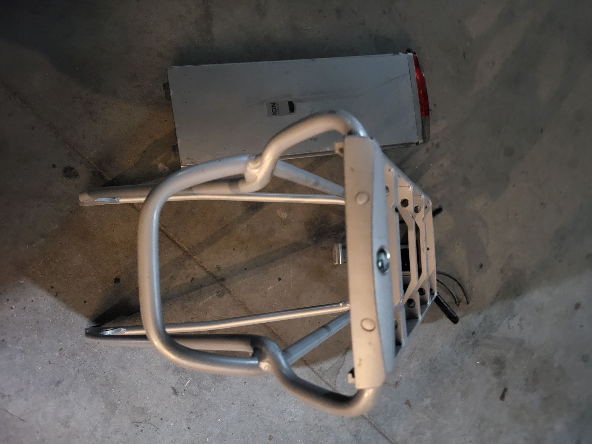 Bagażniki  z bateria batavus 24volt