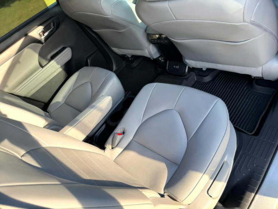 Toyota Highlander Hybrid XLE      2022