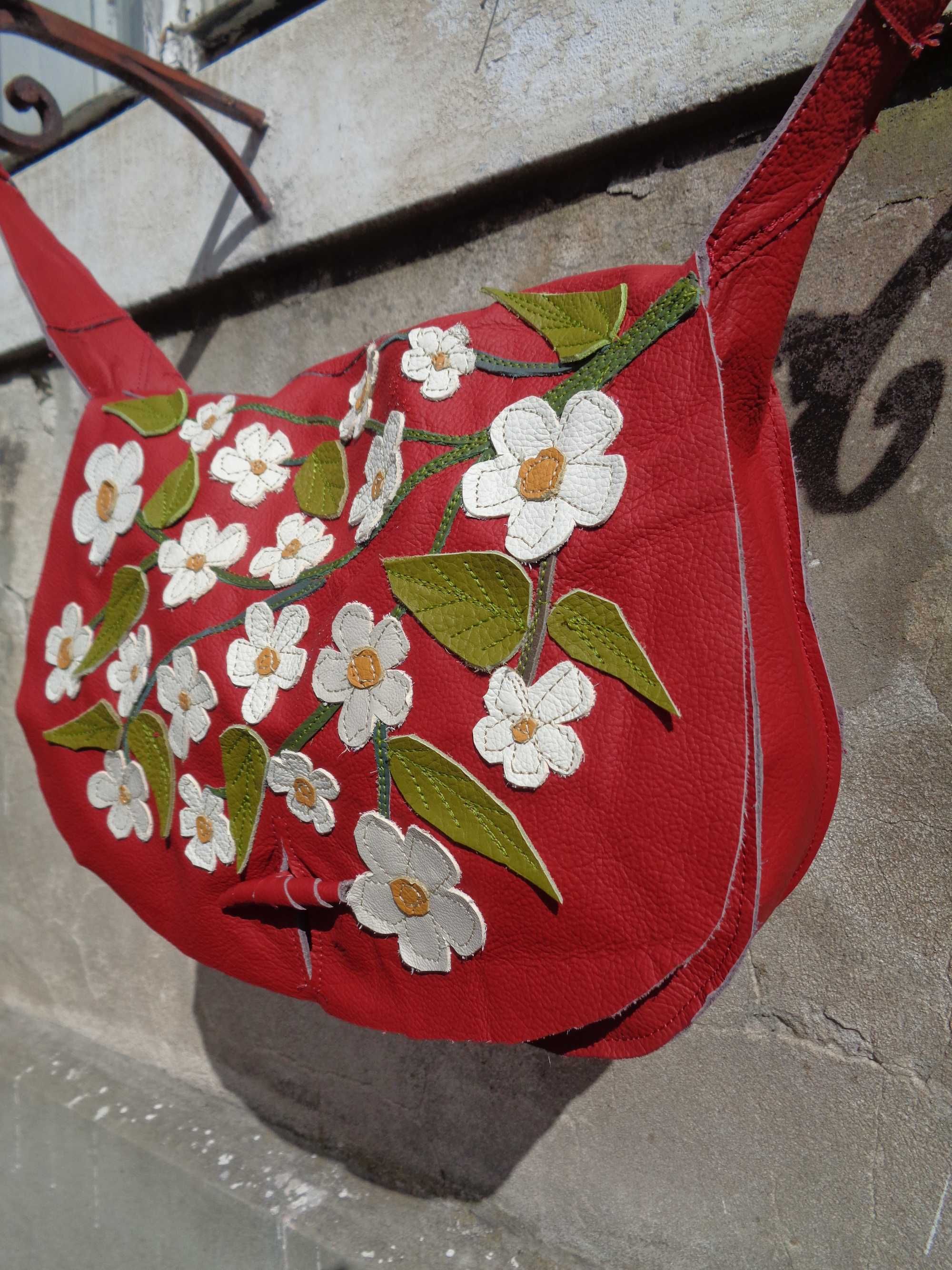 Artystyczna torebka skórzana z wiosennymi kwiatami.  Handmade