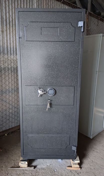 Вогнетривка сейфова шафа Укрсейф від пожежі збереже документи дешево