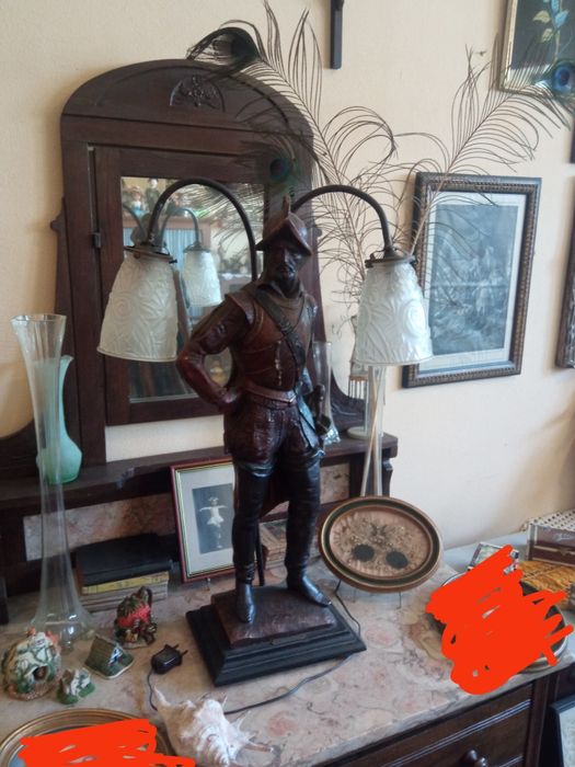 Candeeiro muito antigo, de bronze