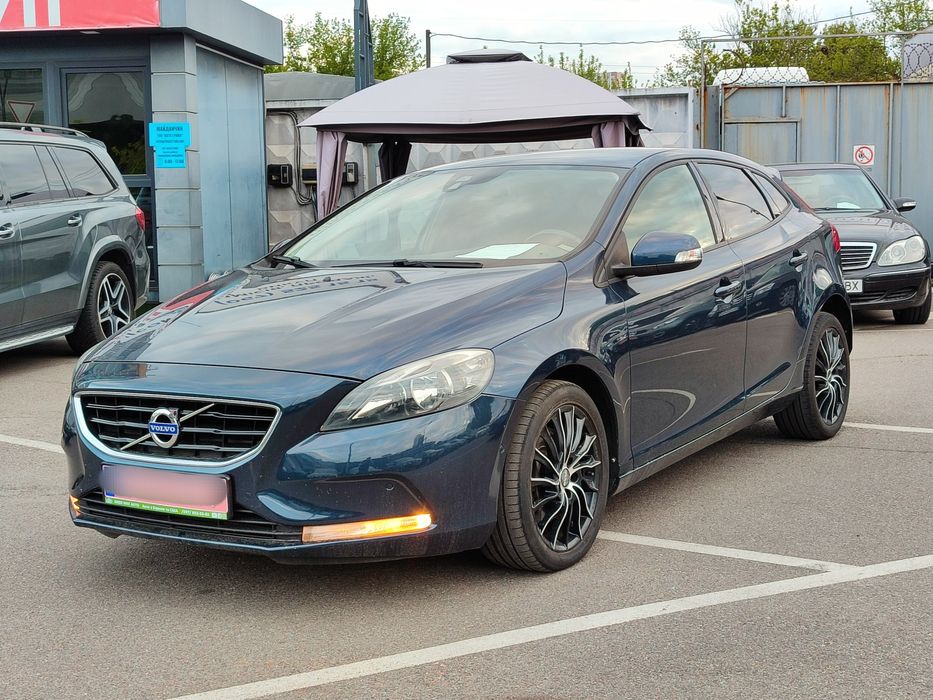 Volvo V40 2,0 D3 дизель АВТОМАТ з Швейцарії ВІДЕО