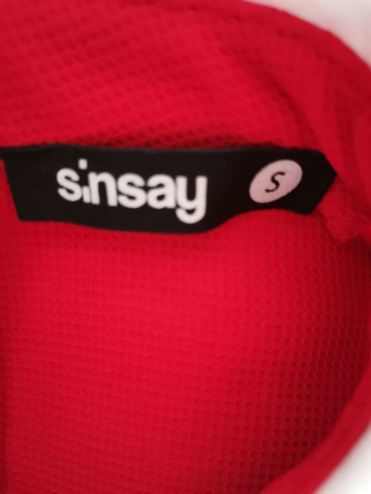 Czerwona sukienka z kołnierzykiem