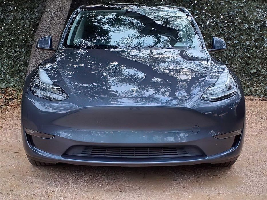 Tesla Model Y      2023