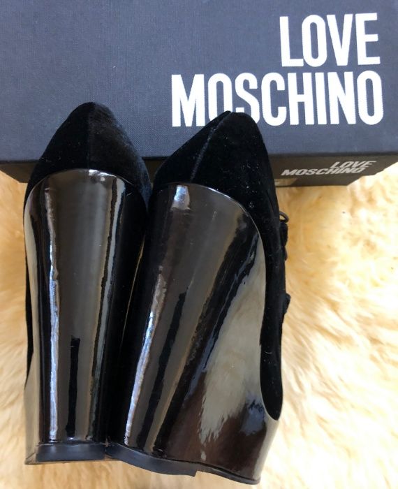 Оригинальные туфли lLove Moschino