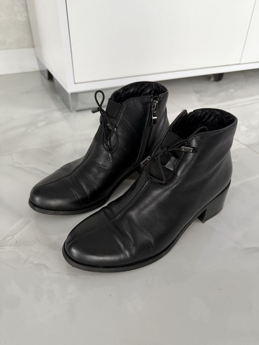 Продам шкіряні весняні чобітки