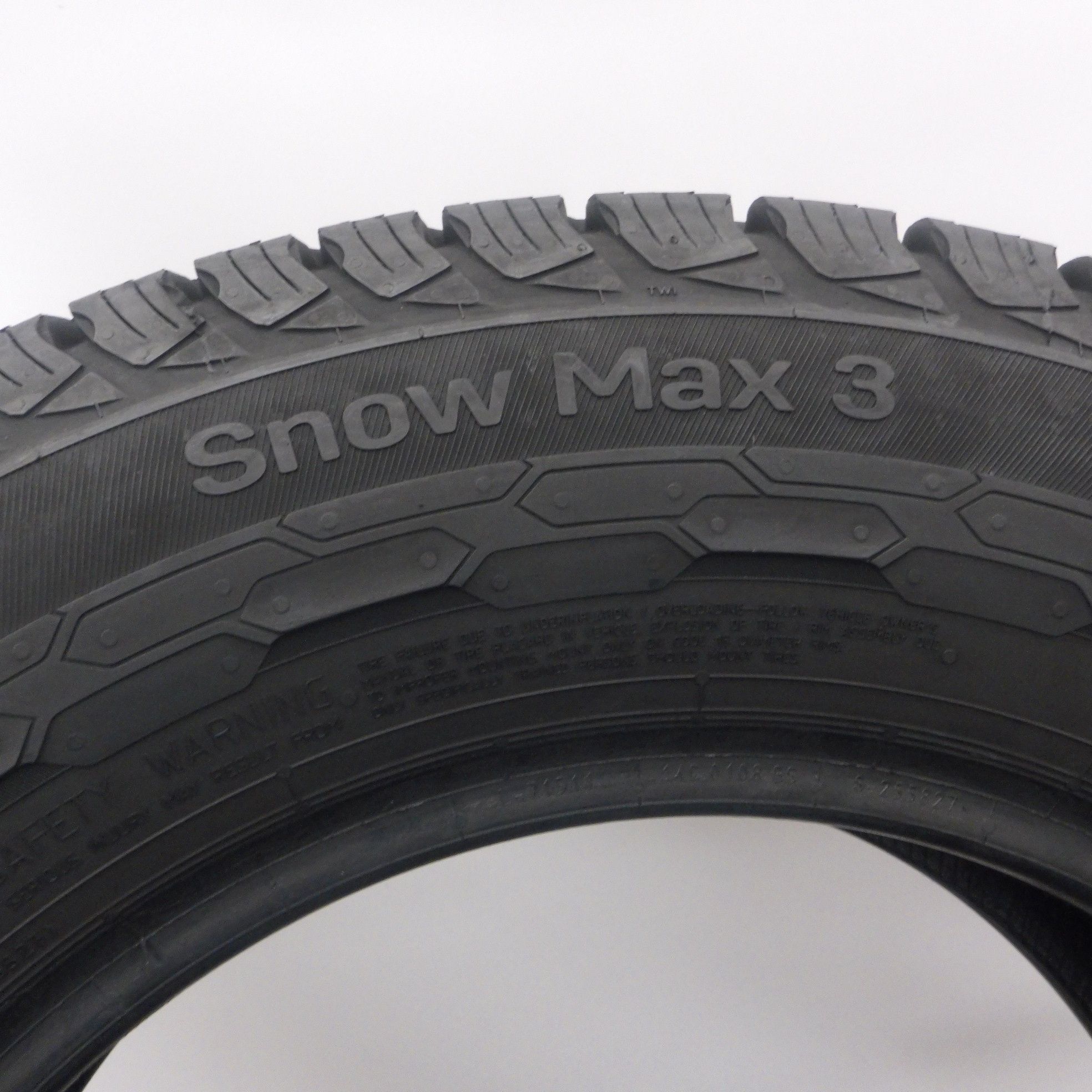Opony 205/70/15C Uniroyal 205/70R15C 106/104R Snow Zimowe 2020 7,8-8mm