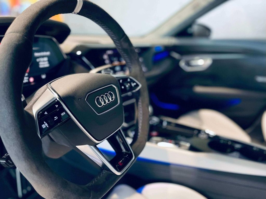 Najnowsze Audi RS E-TRON GT  lub RS5 do Ślubu DAYTONA GREY - z kierowc