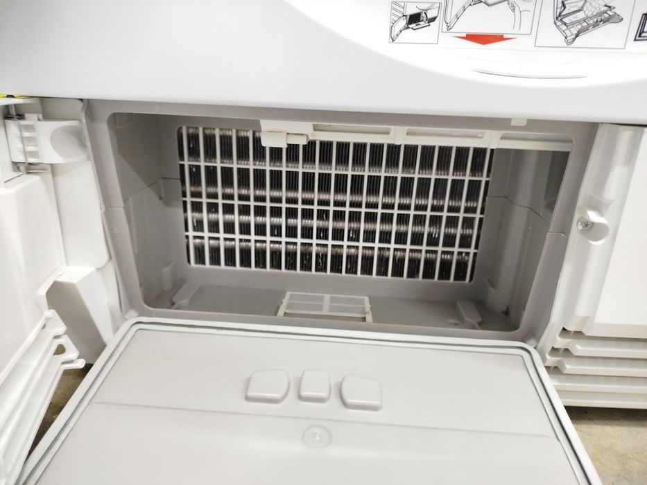 Сушка для одягу фірми AEG, модель T86580IH3