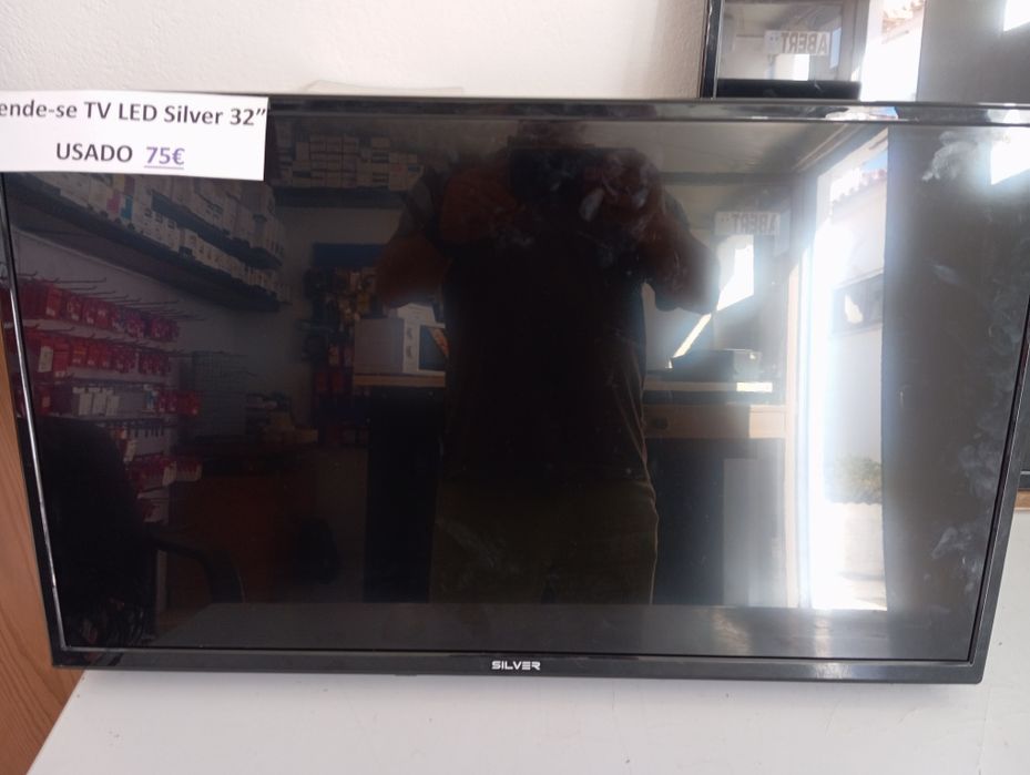 Smart TV Silver 32"