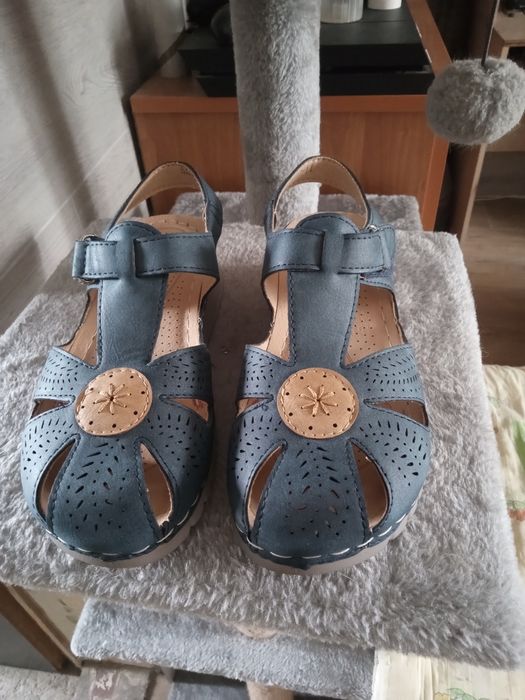 Buty damskie skórzane.