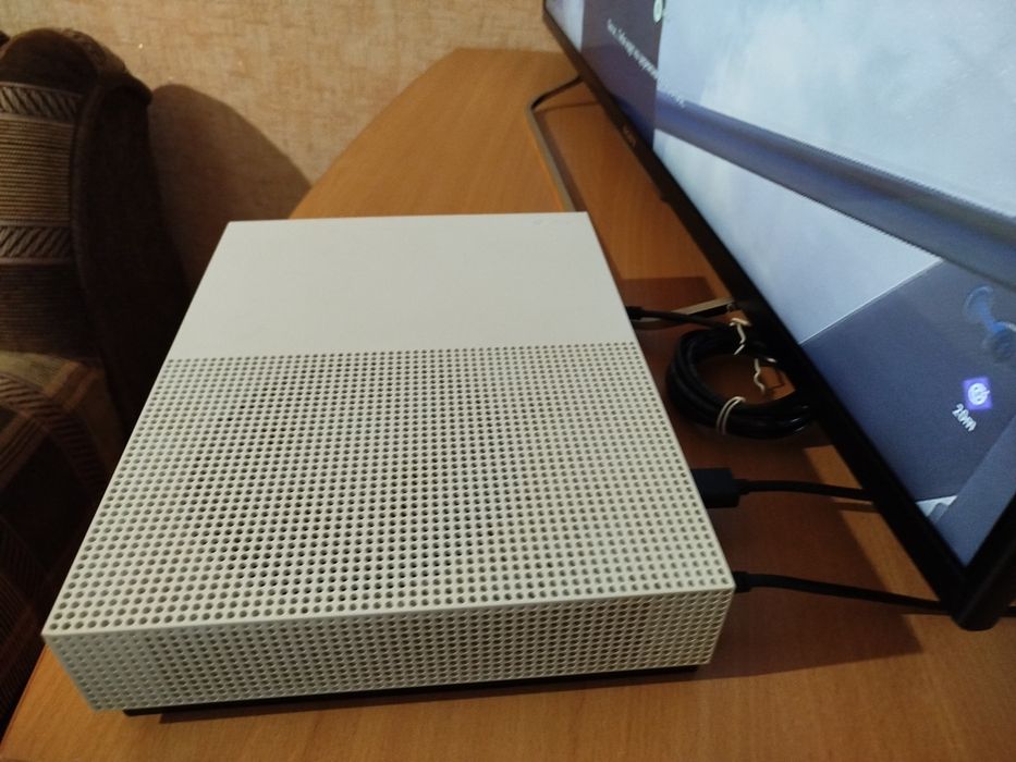 Игровая консоль Xbox one s 1tb