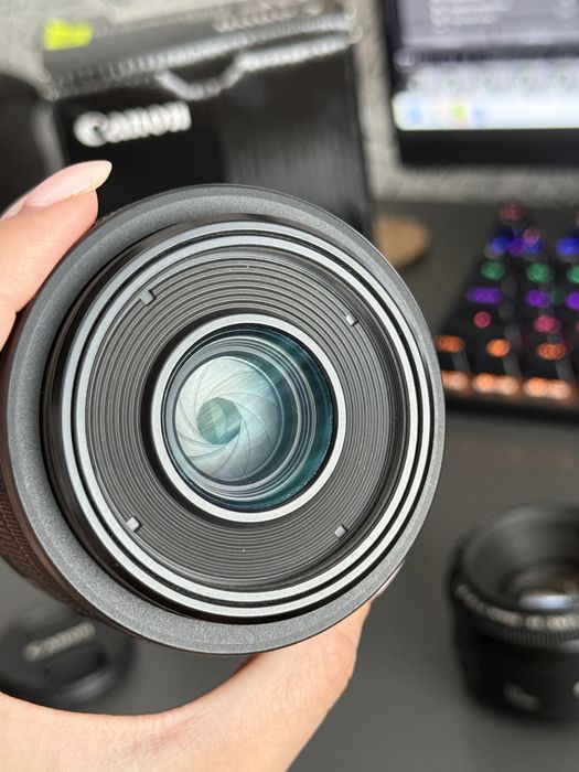 Обʼєктив Canon rf 35 mm 1.8 macro