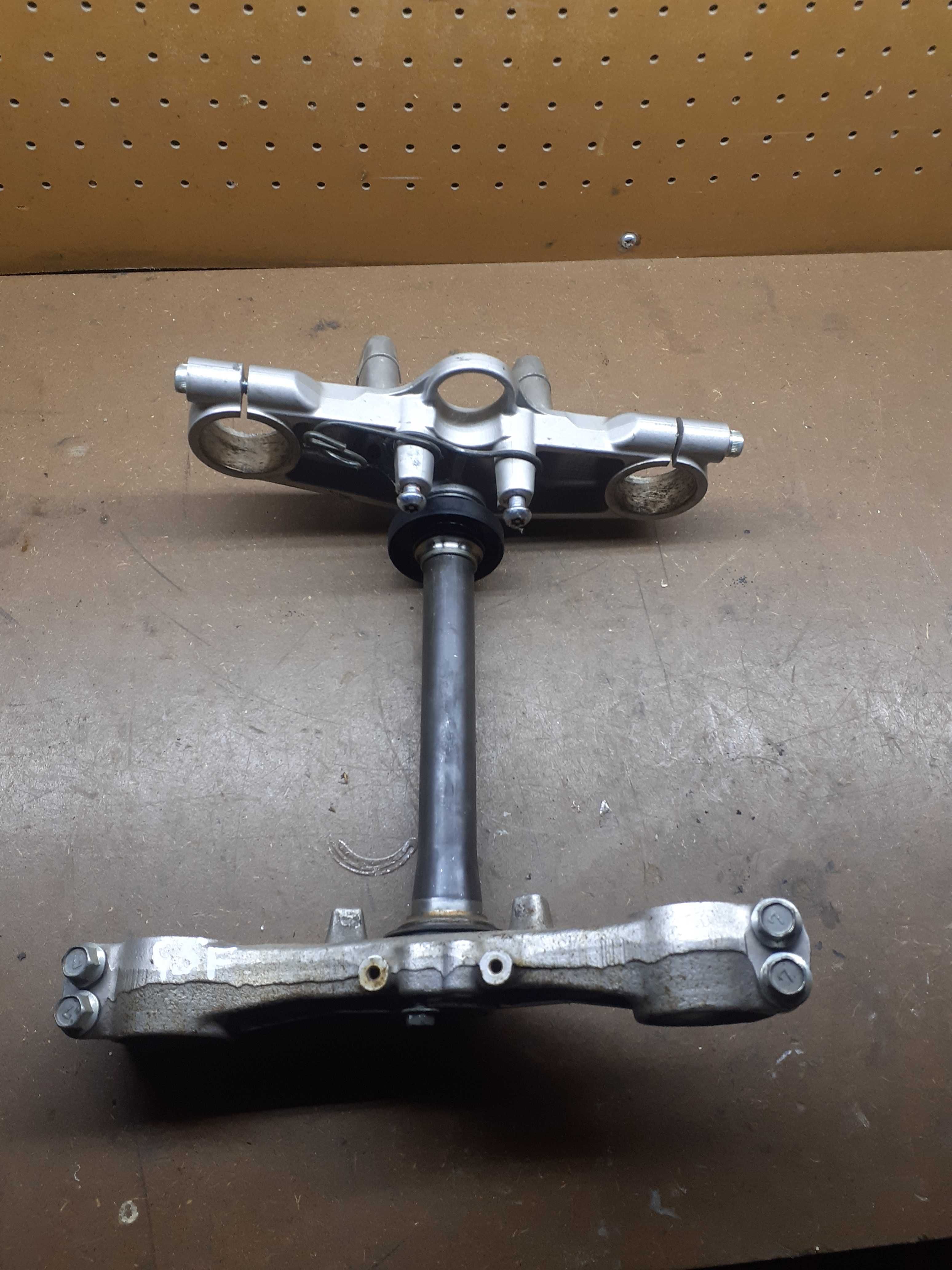 Pólka dolna gorna półki zawieszenie suzuki gsf 600