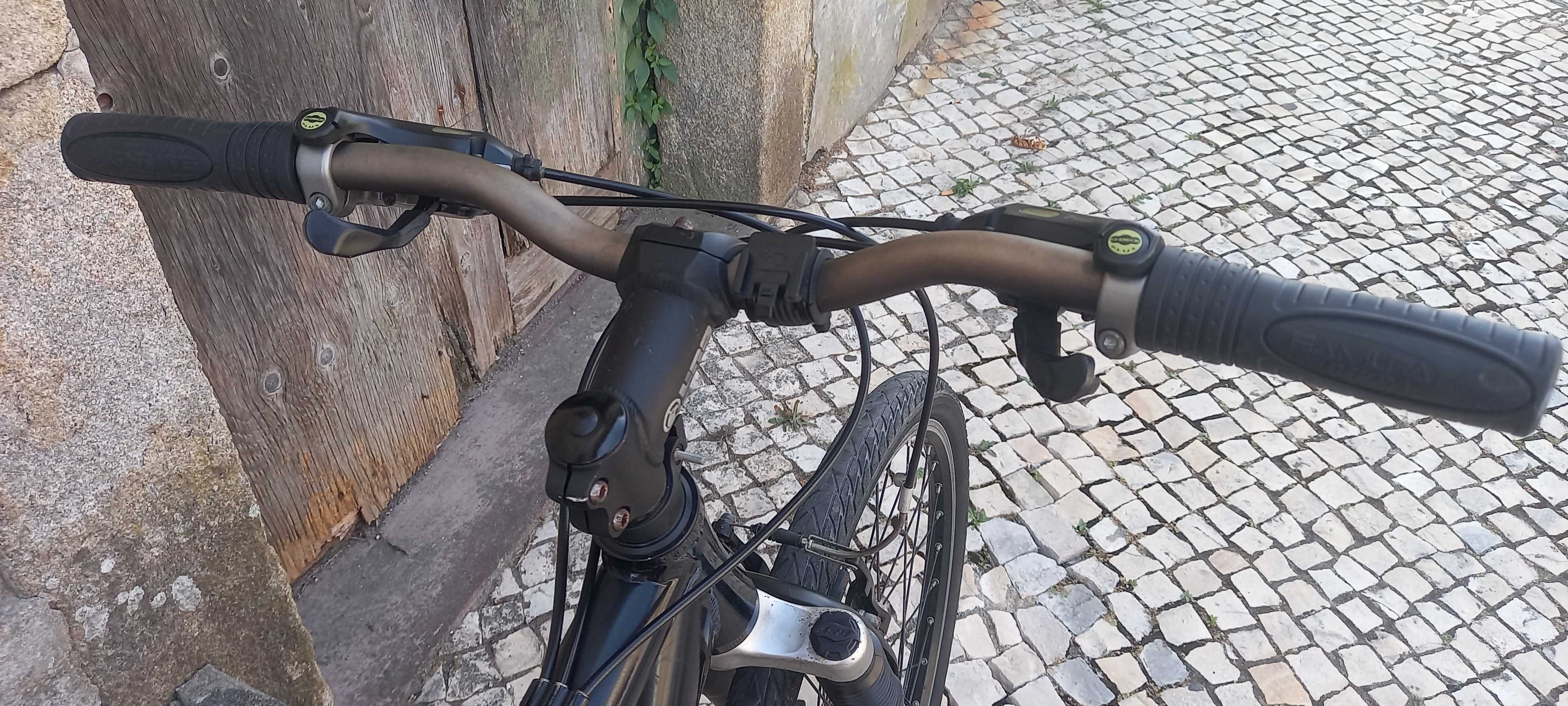 Bicicleta de homem "tipo montanha"