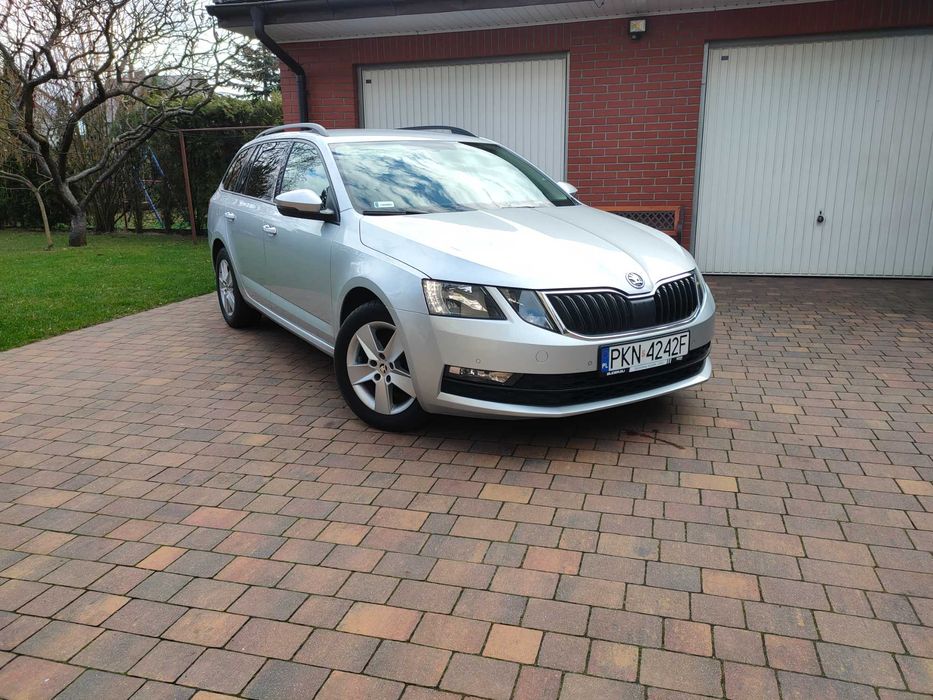 Wypożyczalnia samochodów i busów 9-osobowych