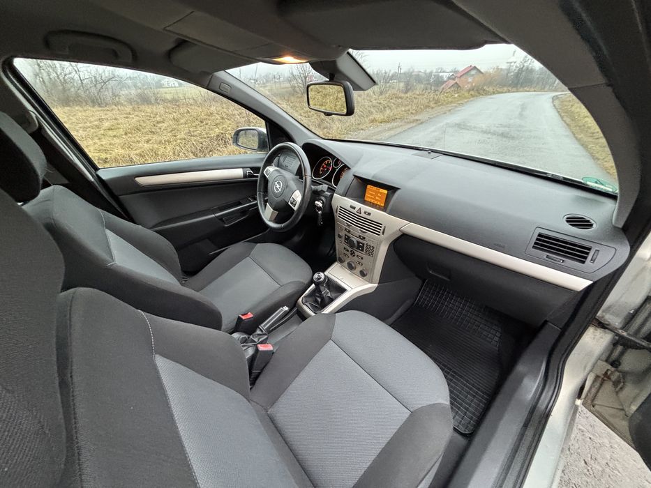 Opel Astra H 2007 1,6 бензин