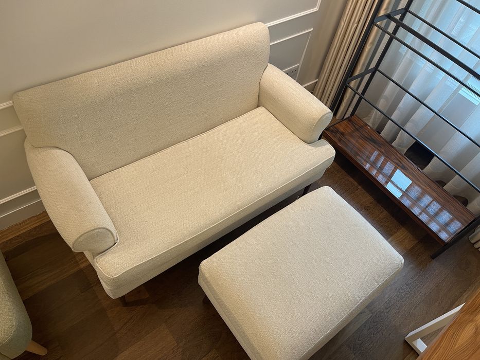 Sofa 2 lugares com apoio de pés