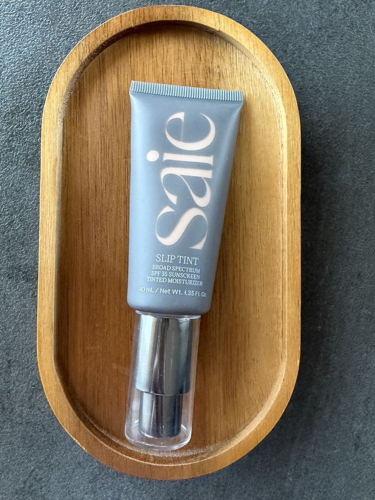 Saie Slip Tint 35 - podkład/krem koloryzujący z SPF - kolor 3