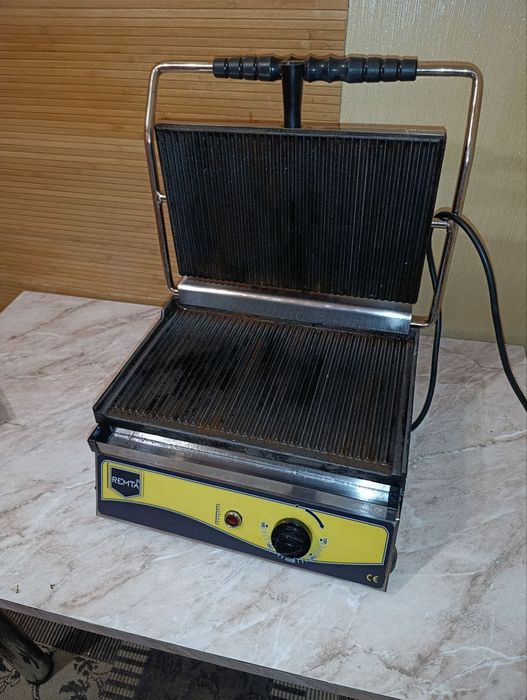 Промислова сендвіч- гріль REMTA