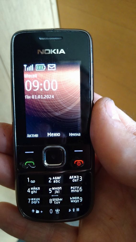 Телефон Nokia 2700.
