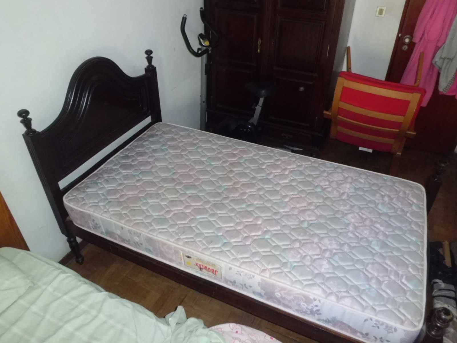 Cama + colchão como novos