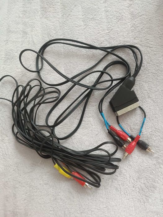 Eurozłącz oraz przewód do komputera