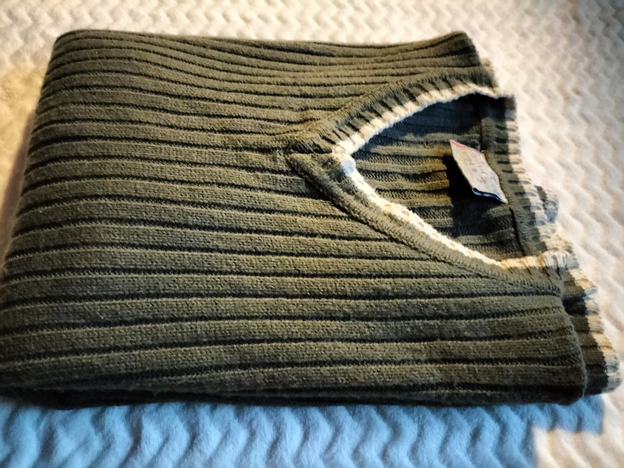Męski sweter sweterek pulower w serek szary L