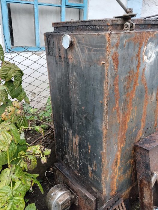 Твердопаливний котел ,на велику квадрату.