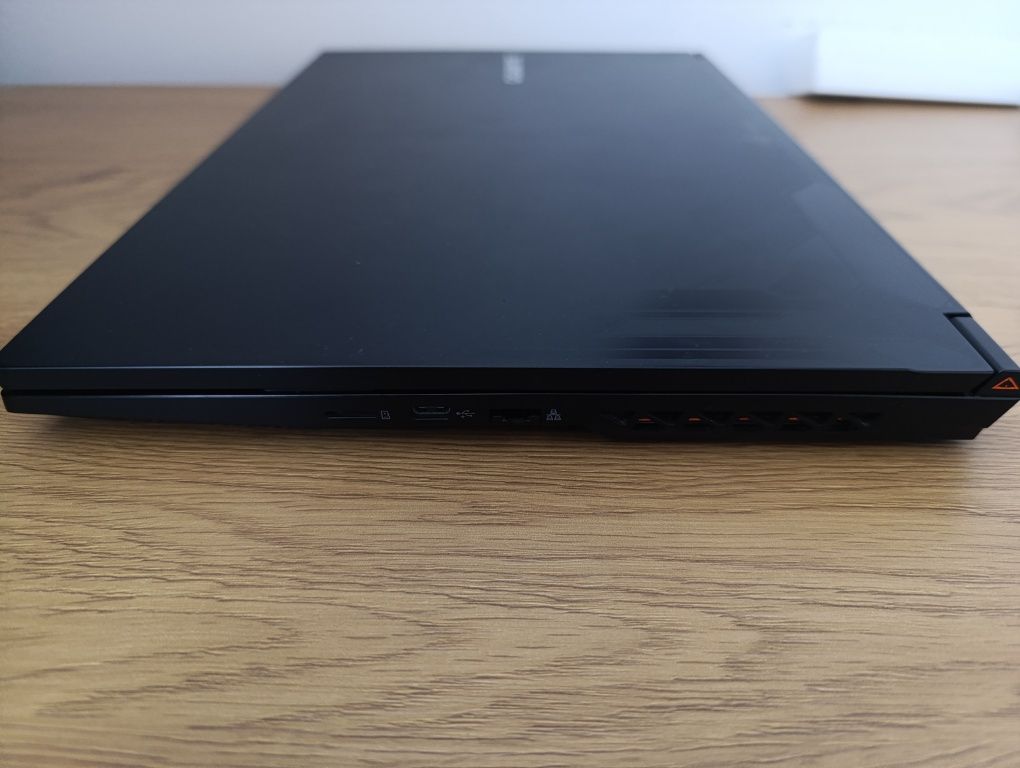 Sprzedam laptopa GIGABYTE G5 KF rtx 4060