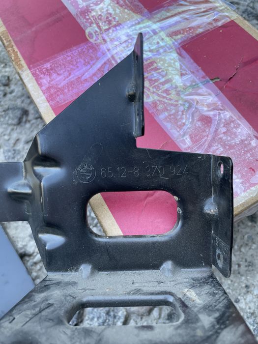 Крепление магнитолы/усилитель/навигации/CD и DVD привода BMW e46