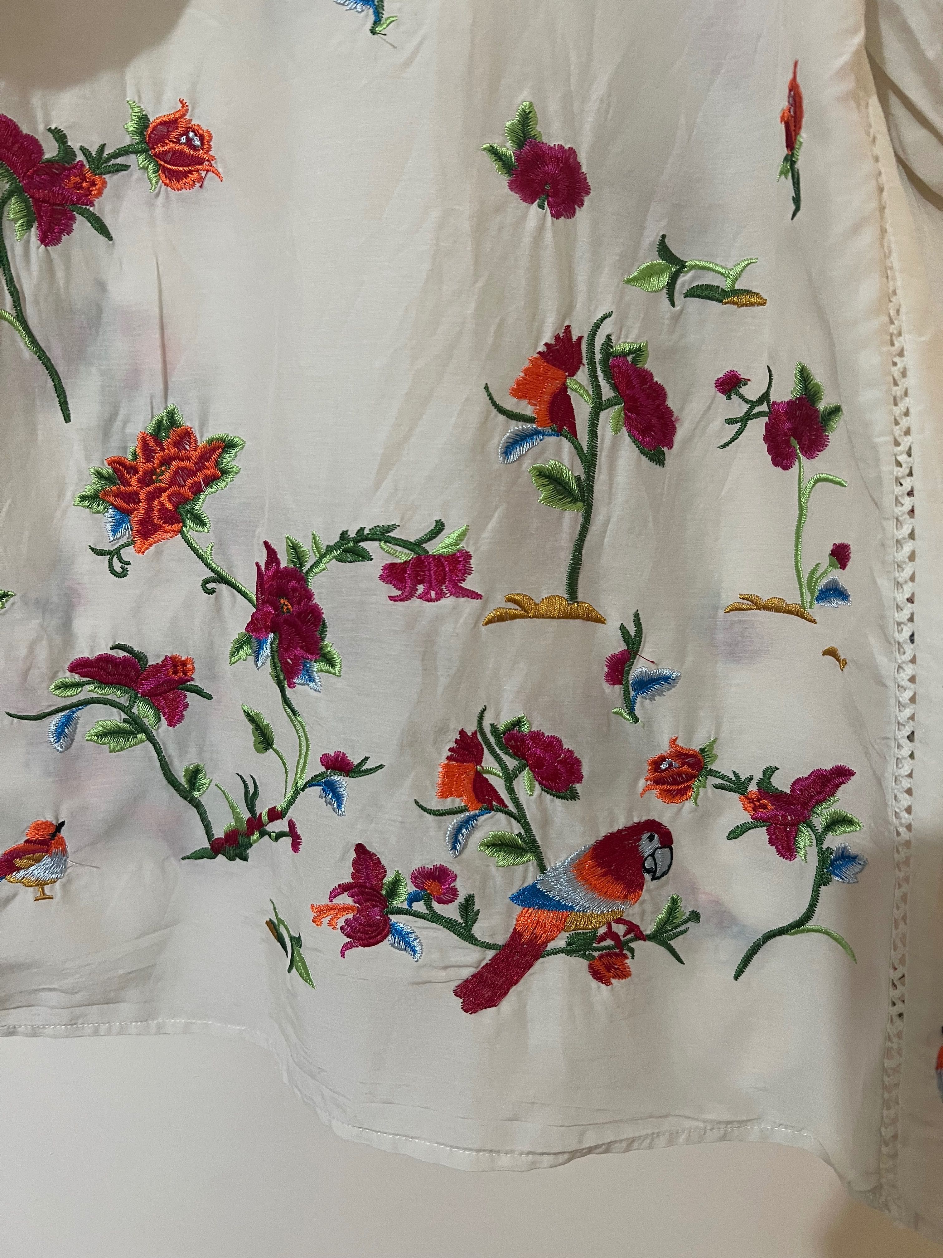 Vestido Zara lindo com bordados